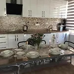 Cleopatra & Luxus And Modern Appartamento