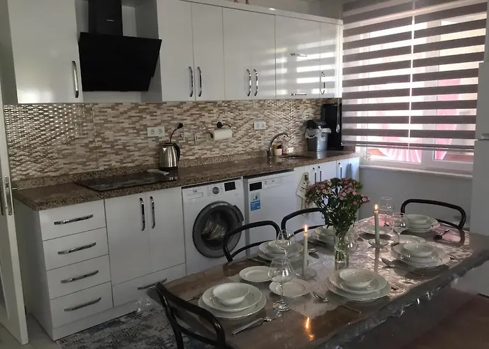 Cleopatra & Luxus And Modern